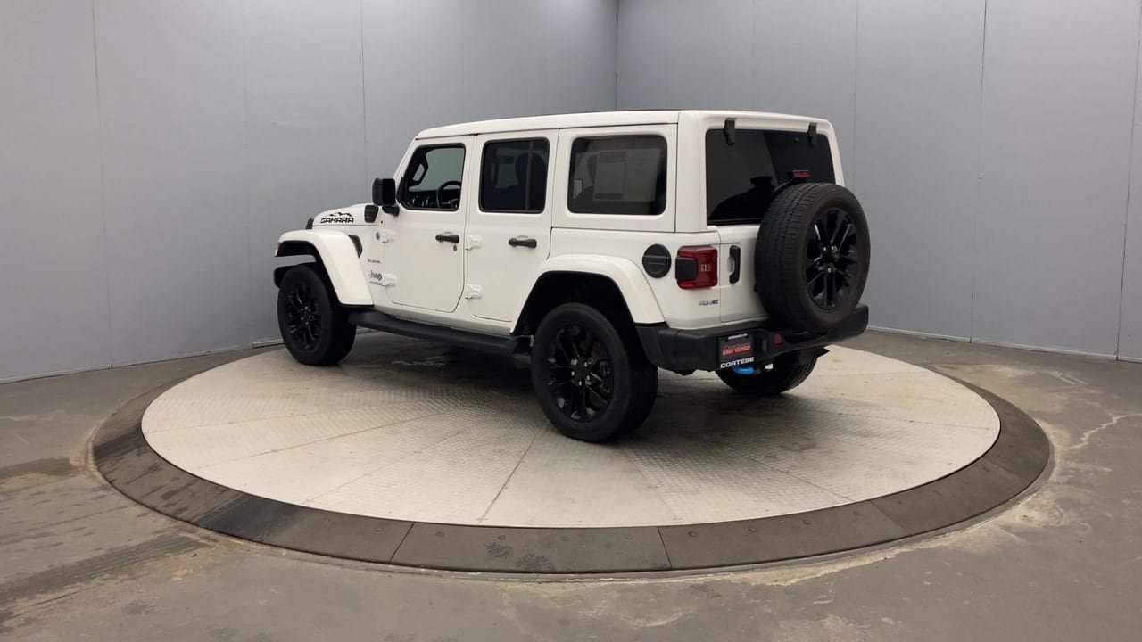 Used 2022 Jeep Wrangler Unlimited Sahara w/ Cold Weather Group AWD/4WD image 3
