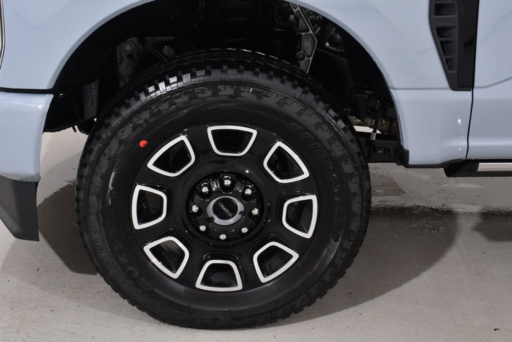 New 2026 Ford F350 Platinum w/ FX4 Off-Road Package AWD/4WD image 23