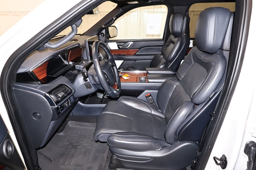 Used 2024 Lincoln Navigator L Reserve AWD/4WD image 13