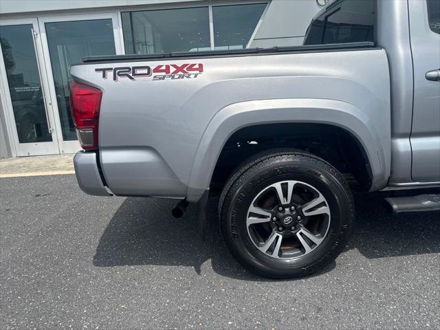 Used 2017 Toyota Tacoma TRD Sport w/ Tow Package (A/T) AWD/4WD image 5
