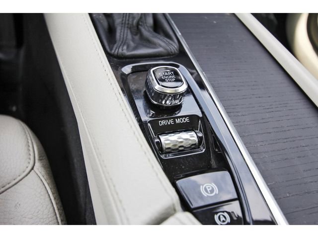 Used 2020 Volvo XC90 T5 Momentum FWD image 26