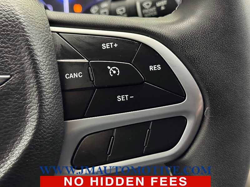 Used 2023 Chrysler Voyager LX image 47