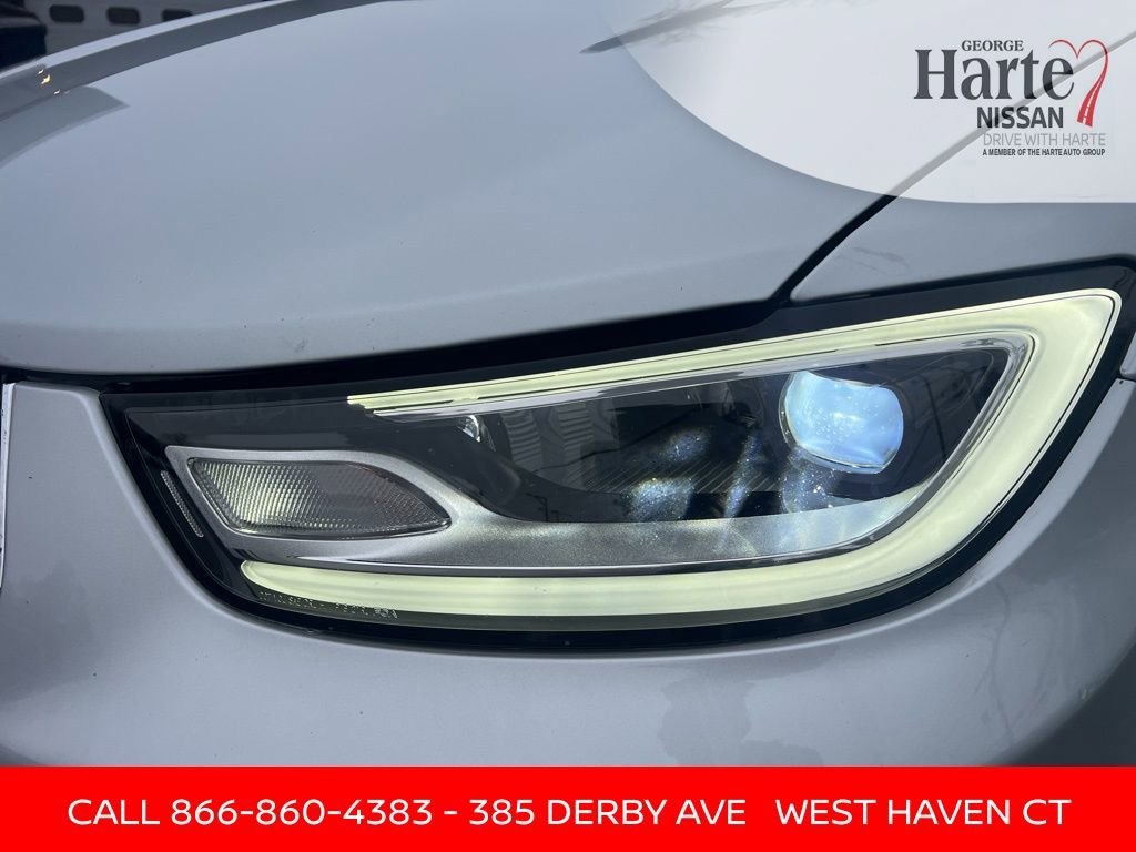 Used 2024 Chrysler Pacifica Touring-L image 14