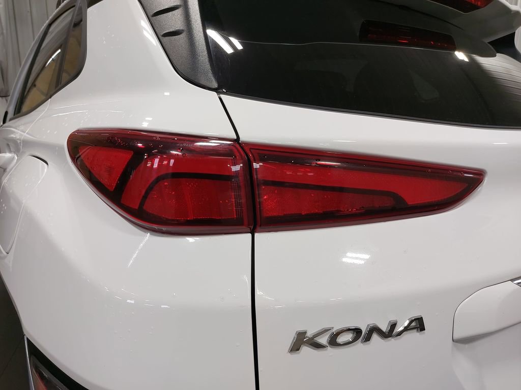 Used 2022 Hyundai Kona Limited AWD/4WD image 35
