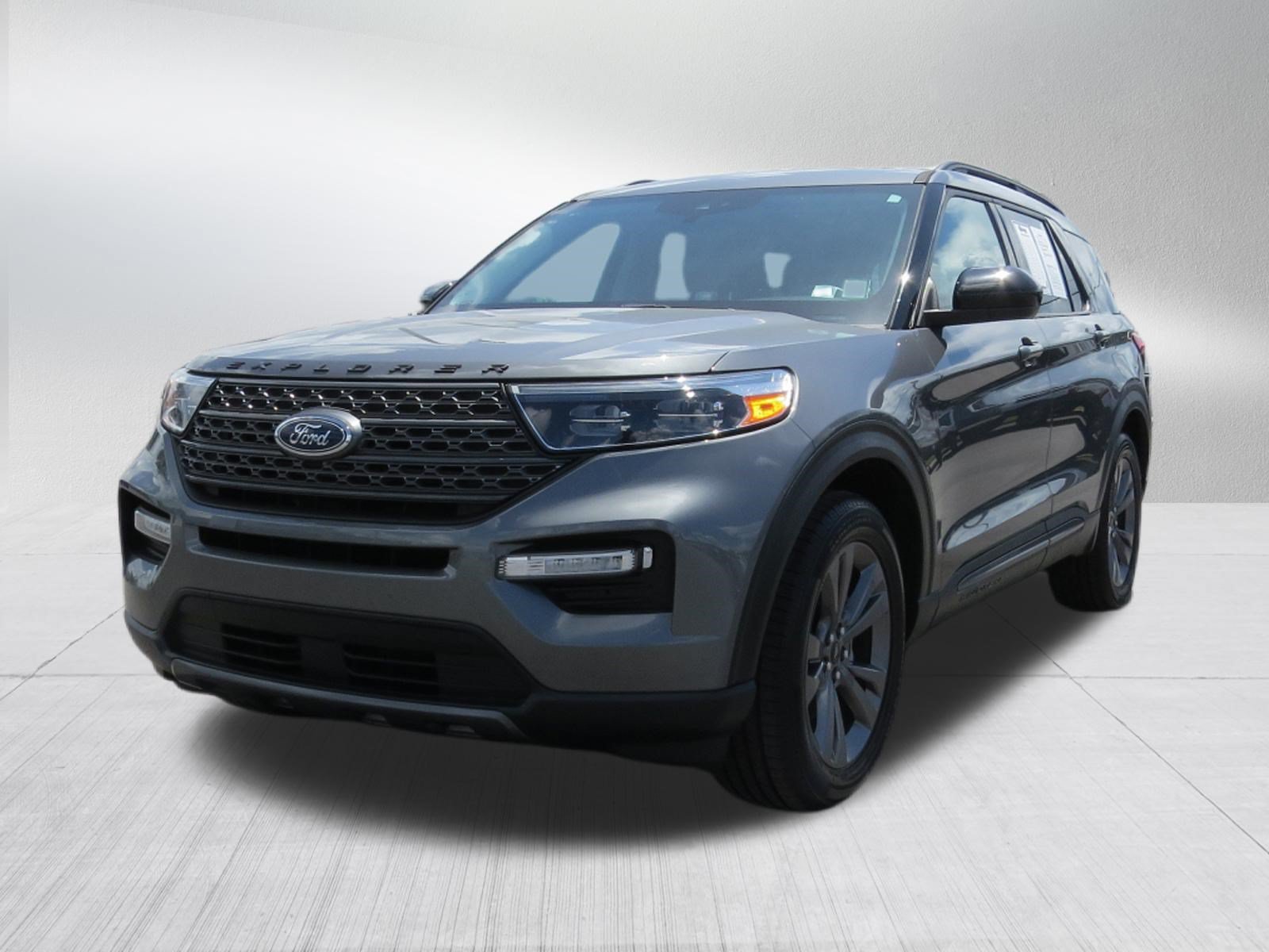 Used 2024 Ford Explorer XLT w/ Equipment Group 202A RWD image 7