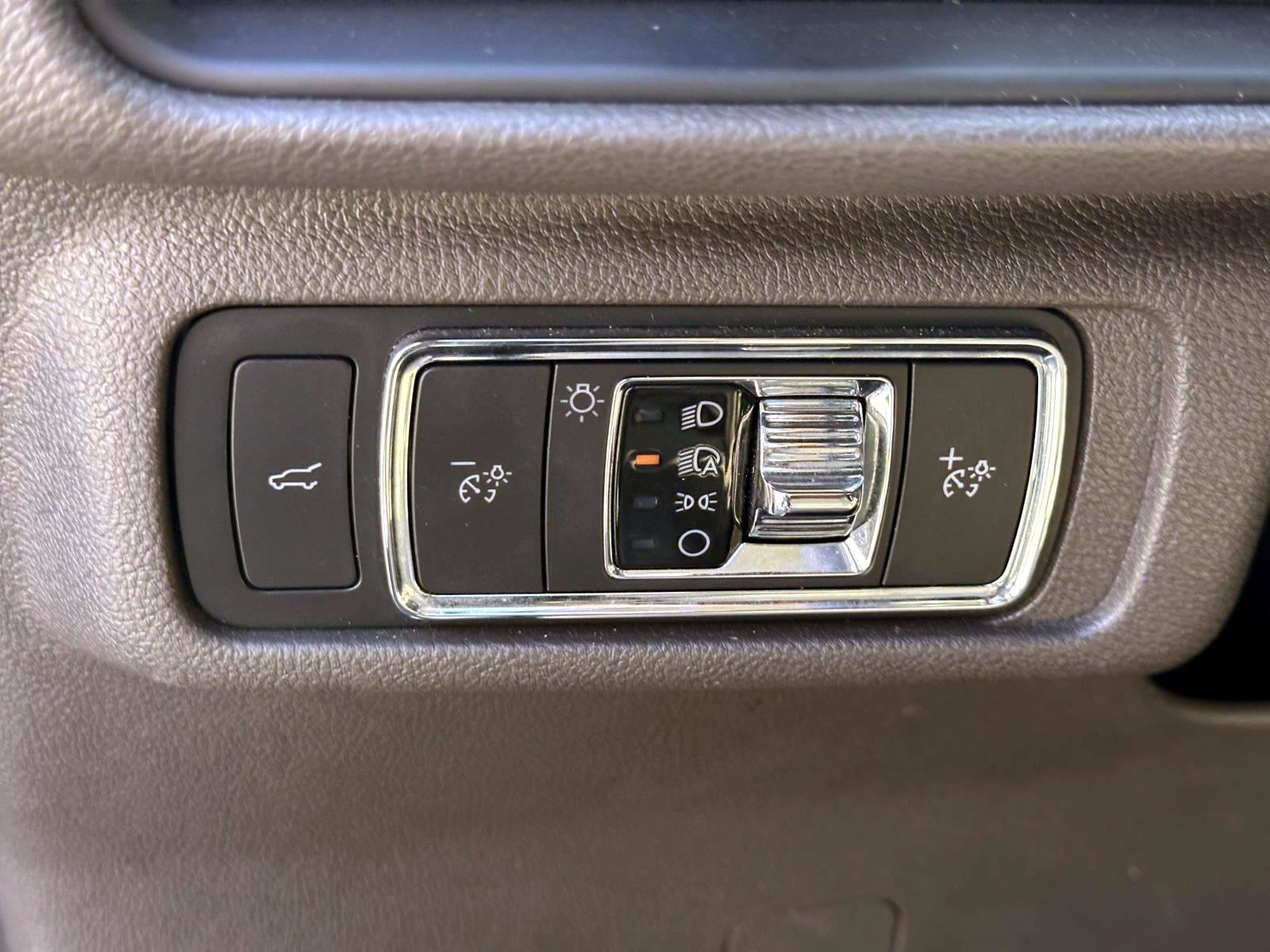 Used 2022 Lincoln Corsair AWD w/ Premium Package image 24
