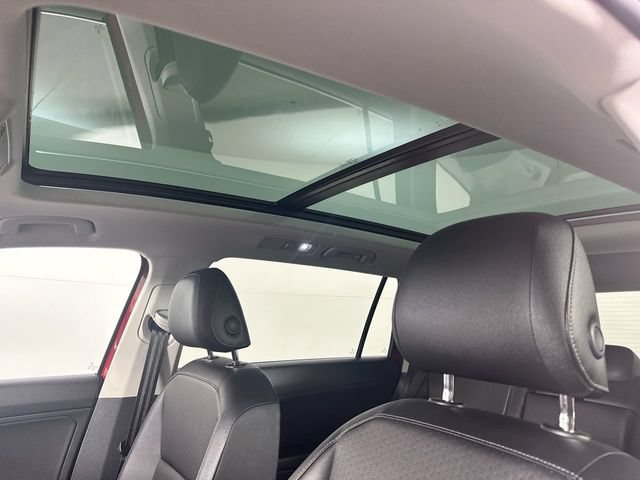 Used 2018 Volkswagen Tiguan SEL AWD/4WD image 18
