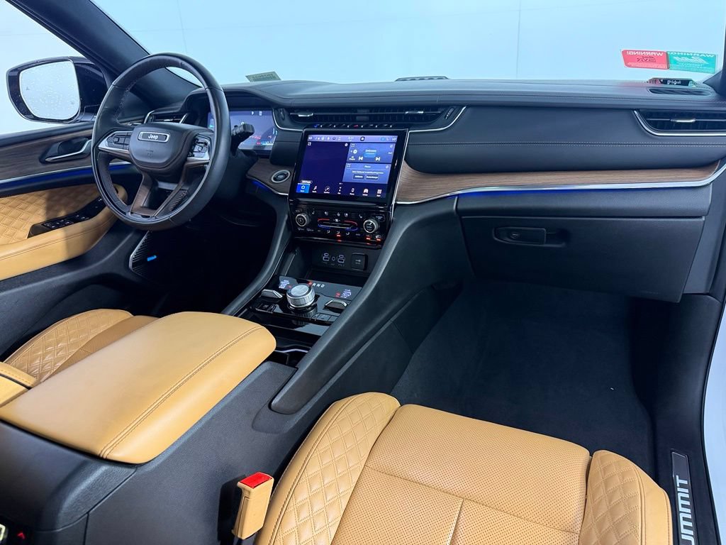 Used 2023 Jeep Grand Cherokee Summit w/ Luxury Tech Group V AWD/4WD image 19