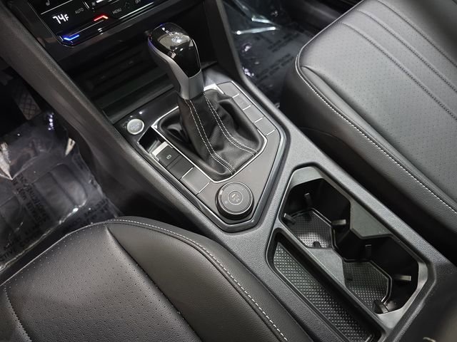 Used 2024 Volkswagen Tiguan SE w/ Panoramic Sunroof Package image 25
