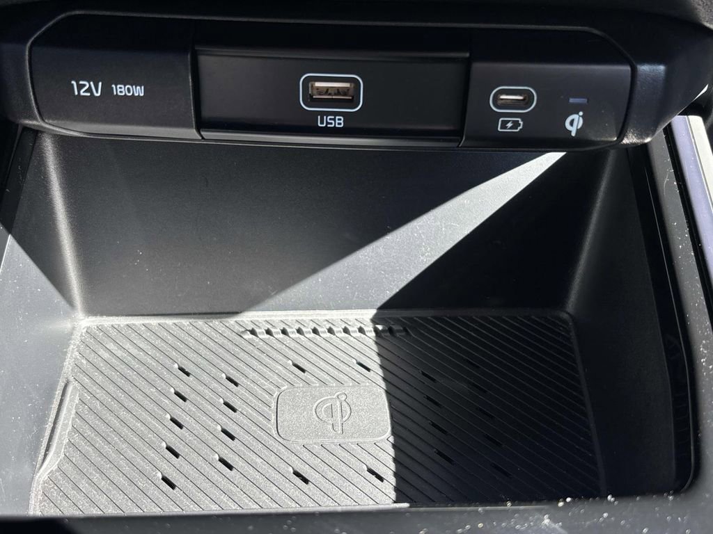 Used 2024 Kia Niro EX image 25