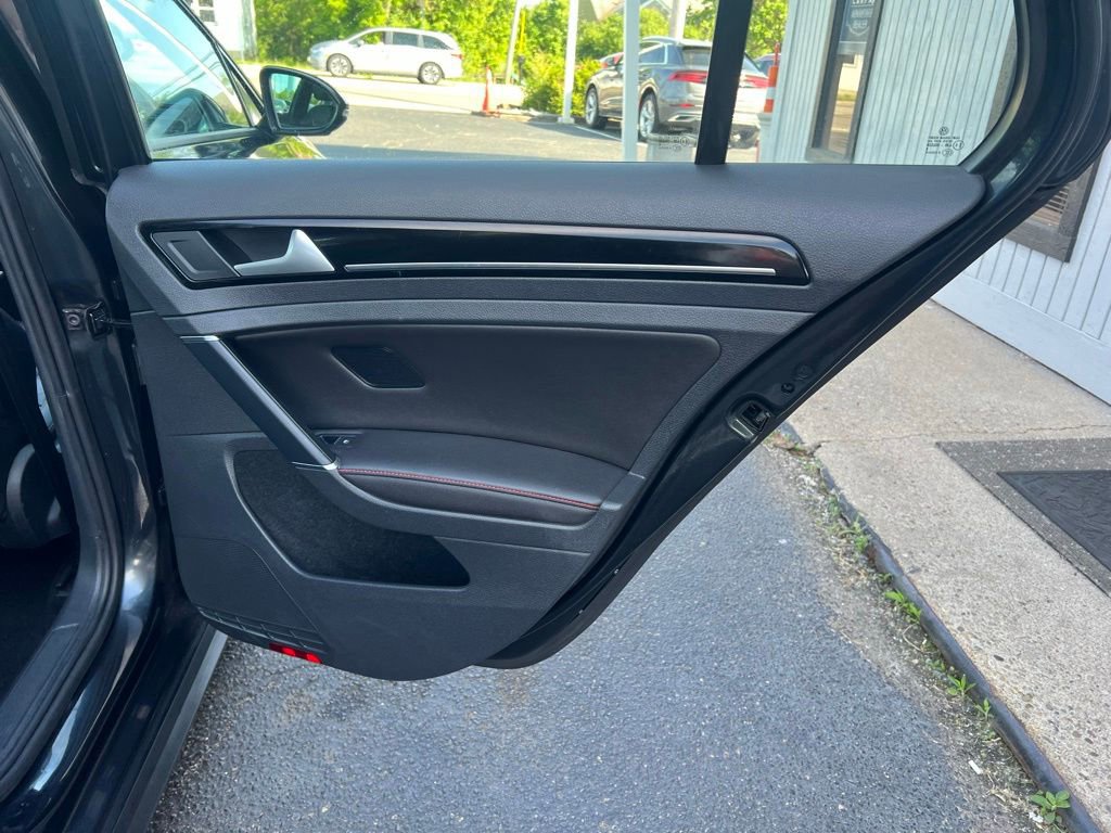 Used 2017 Volkswagen GTI SE FWD image 27