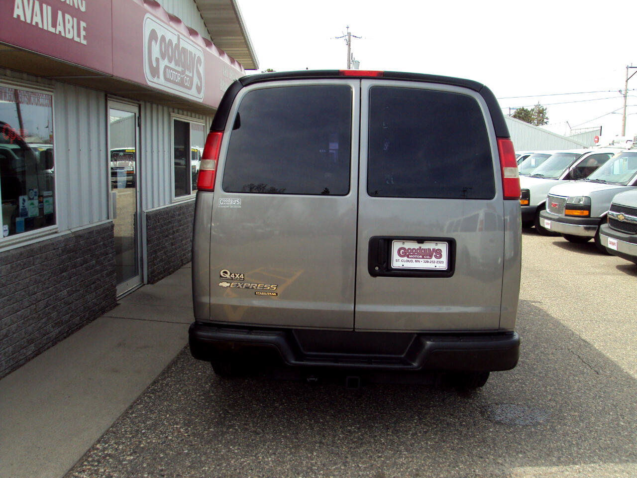 Used 2012 Chevrolet Express 2500 image 6