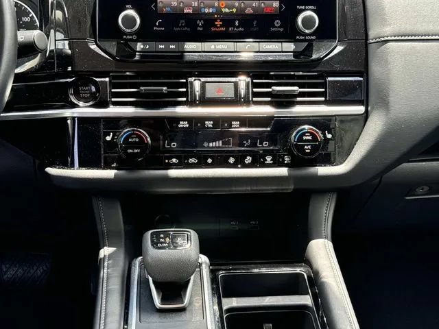 Used 2025 Nissan Pathfinder SV FWD image 19