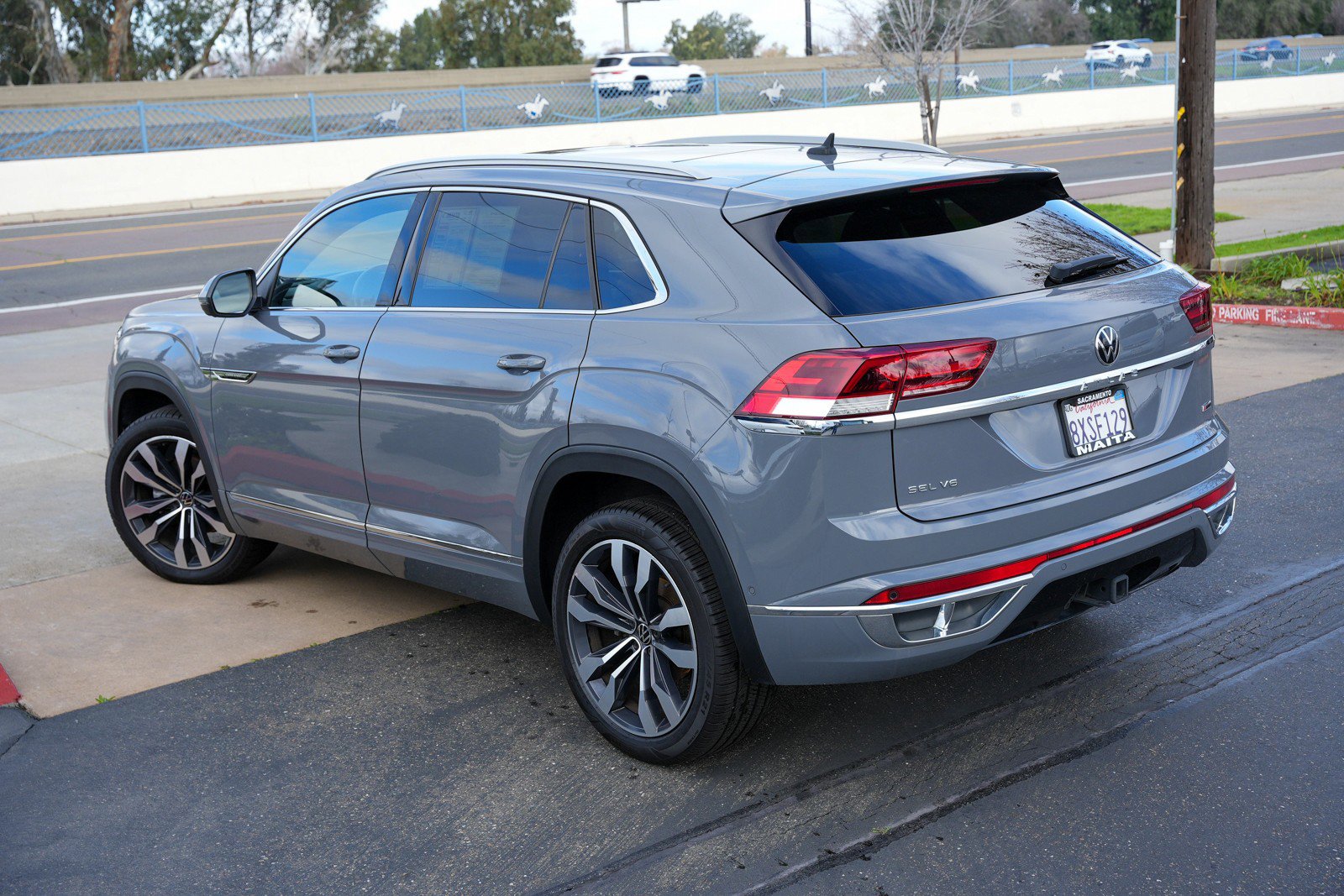 Used 2021 Volkswagen Atlas Cross Sport SEL Premium image 12
