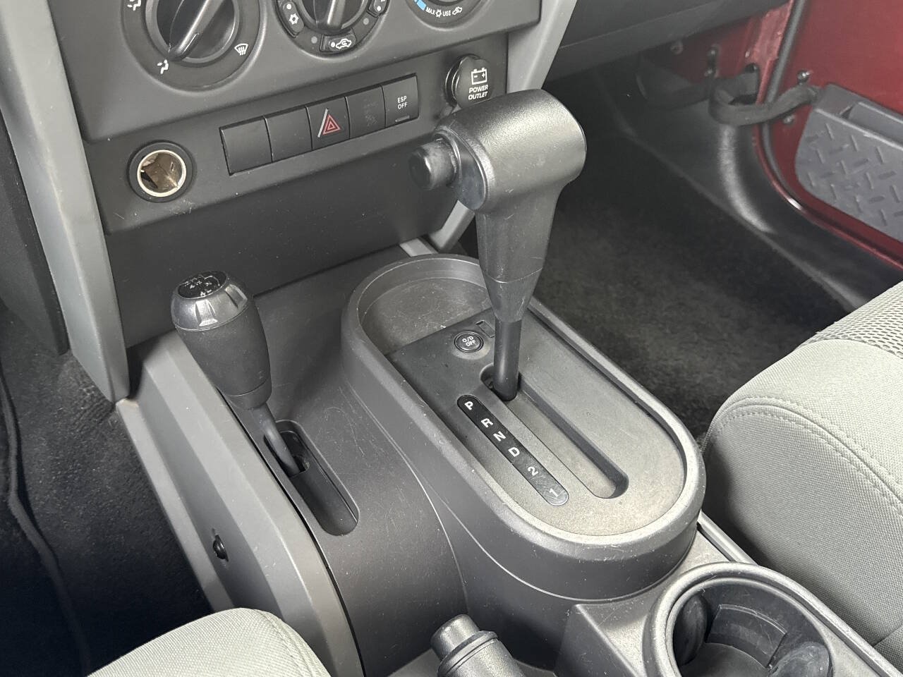 Used 2007 Jeep Wrangler Unlimited Sahara AWD/4WD image 29