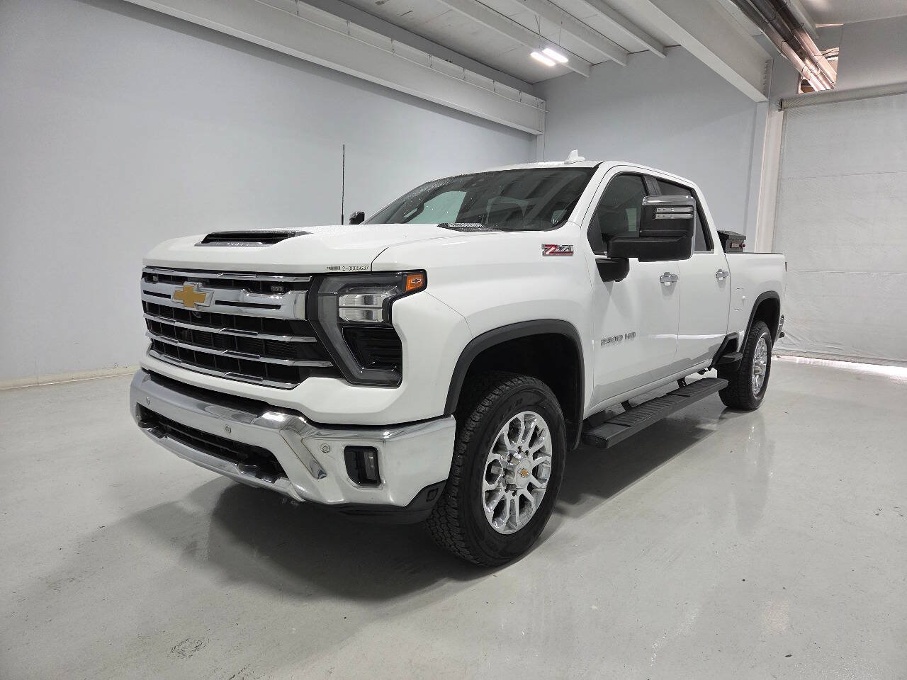 Used 2024 Chevrolet Silverado 2500 LTZ w/ LTZ Plus Package AWD/4WD image 5