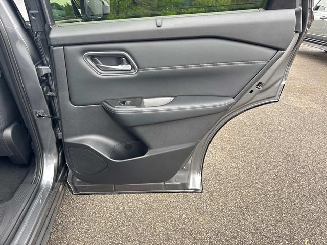 Certified 2026 Nissan Rogue Platinum w/ Platinum Premium Package AWD/4WD image 23