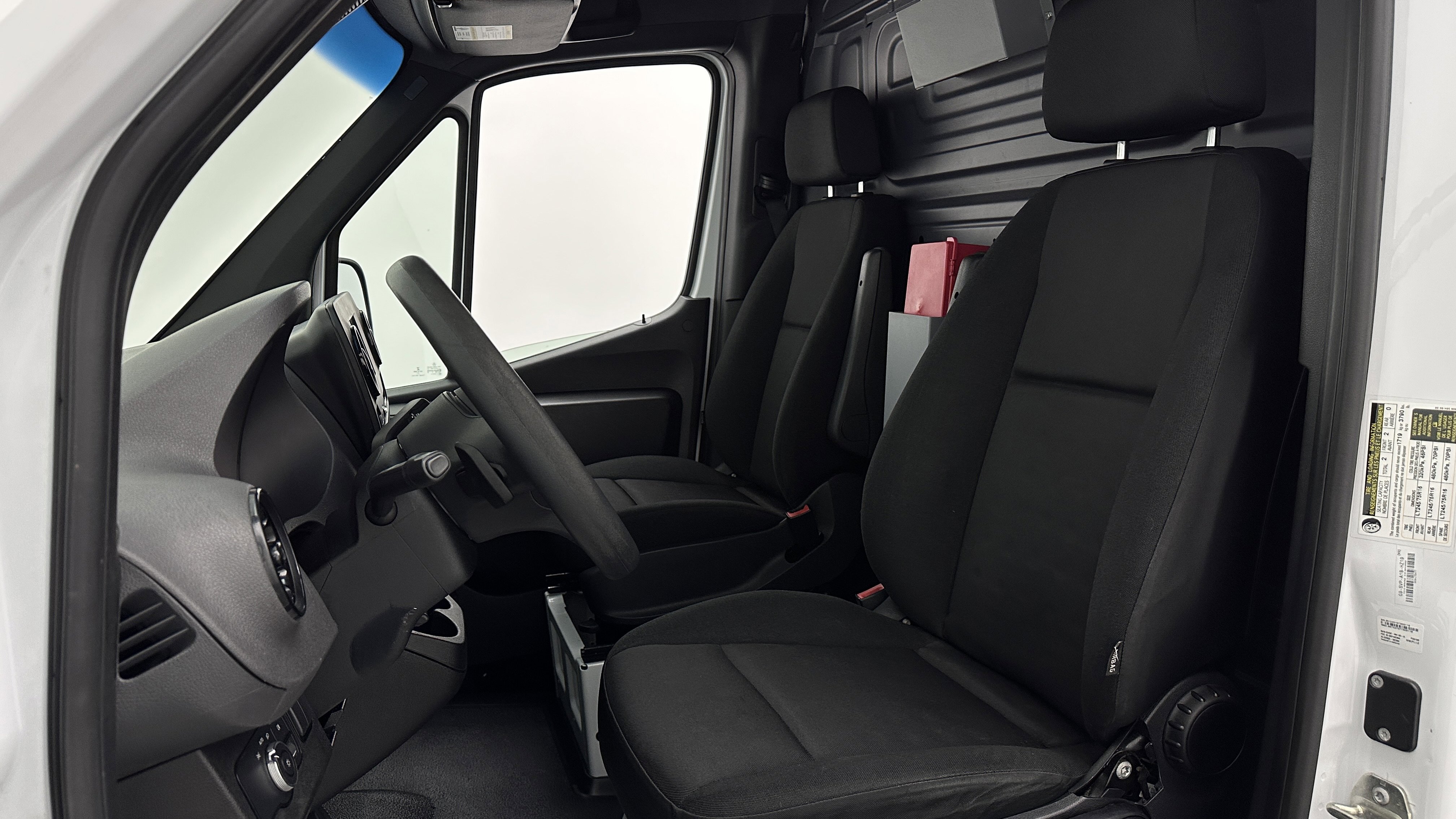 Used 2022 Mercedes-Benz Sprinter 1500 image 12