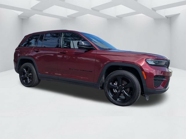 Used 2023 Jeep Grand Cherokee Altitude AWD/4WD image 2