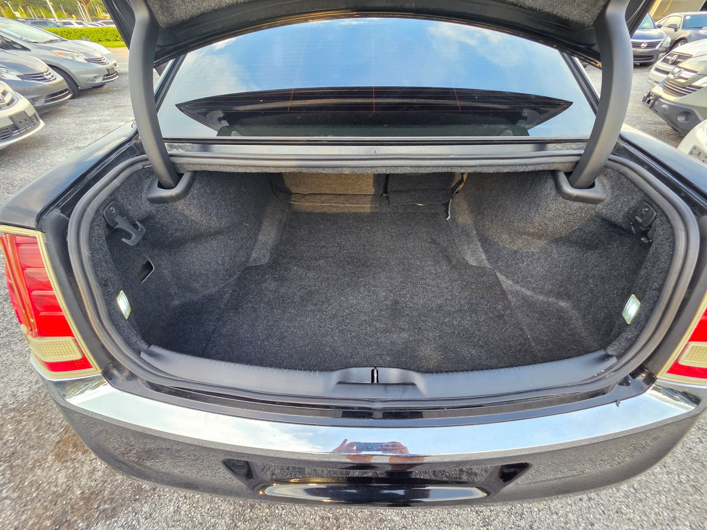 Used 2013 Chrysler 300 image 23
