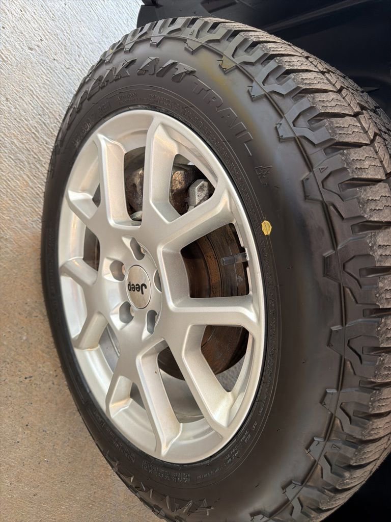 Used 2022 Jeep Renegade Latitude AWD/4WD image 9