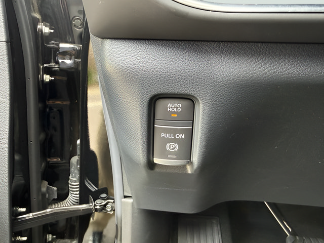 Used 2025 Nissan Armada SL w/ Captain's Chari Seat Package RWD image 16