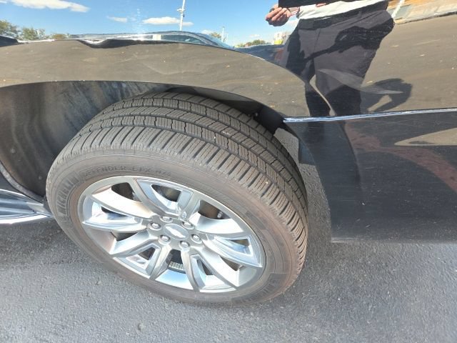 Used 2018 Chevrolet Suburban Premier AWD/4WD image 5