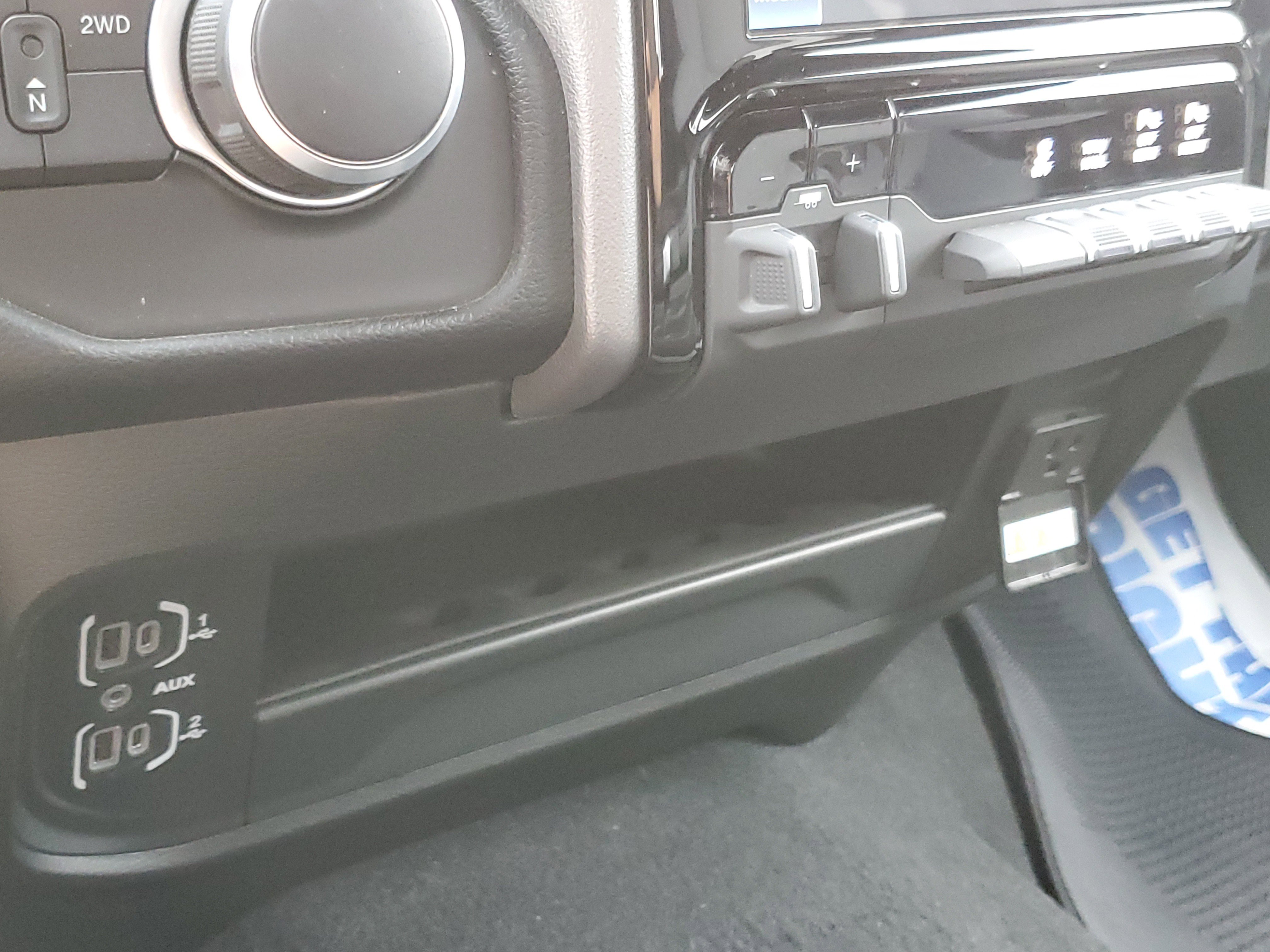 Used 2024 RAM 2500 Big Horn w/ Safety Group image 18