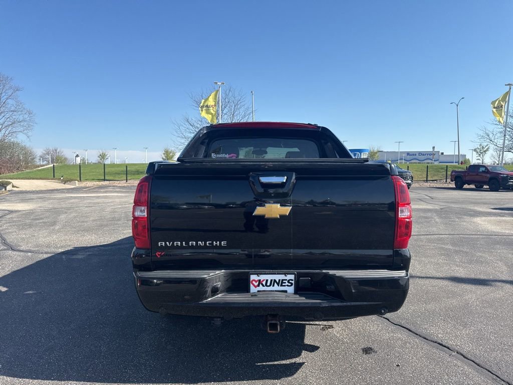 Used 2013 Chevrolet Avalanche LTZ AWD/4WD image 4