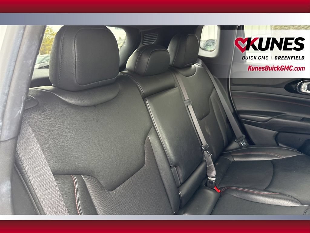 Used 2025 Jeep Compass Trailhawk AWD/4WD image 37