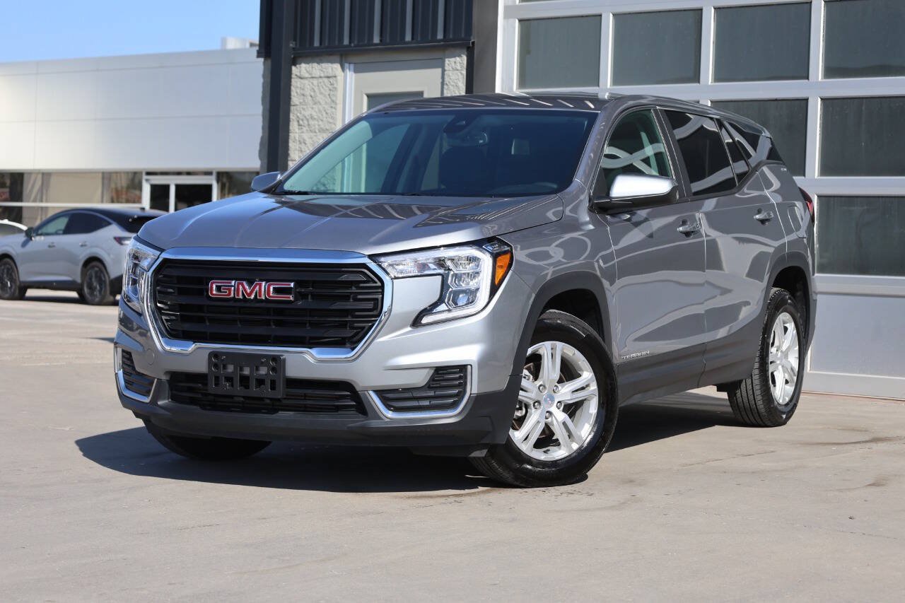 Used 2024 GMC Terrain SLE AWD/4WD image 3