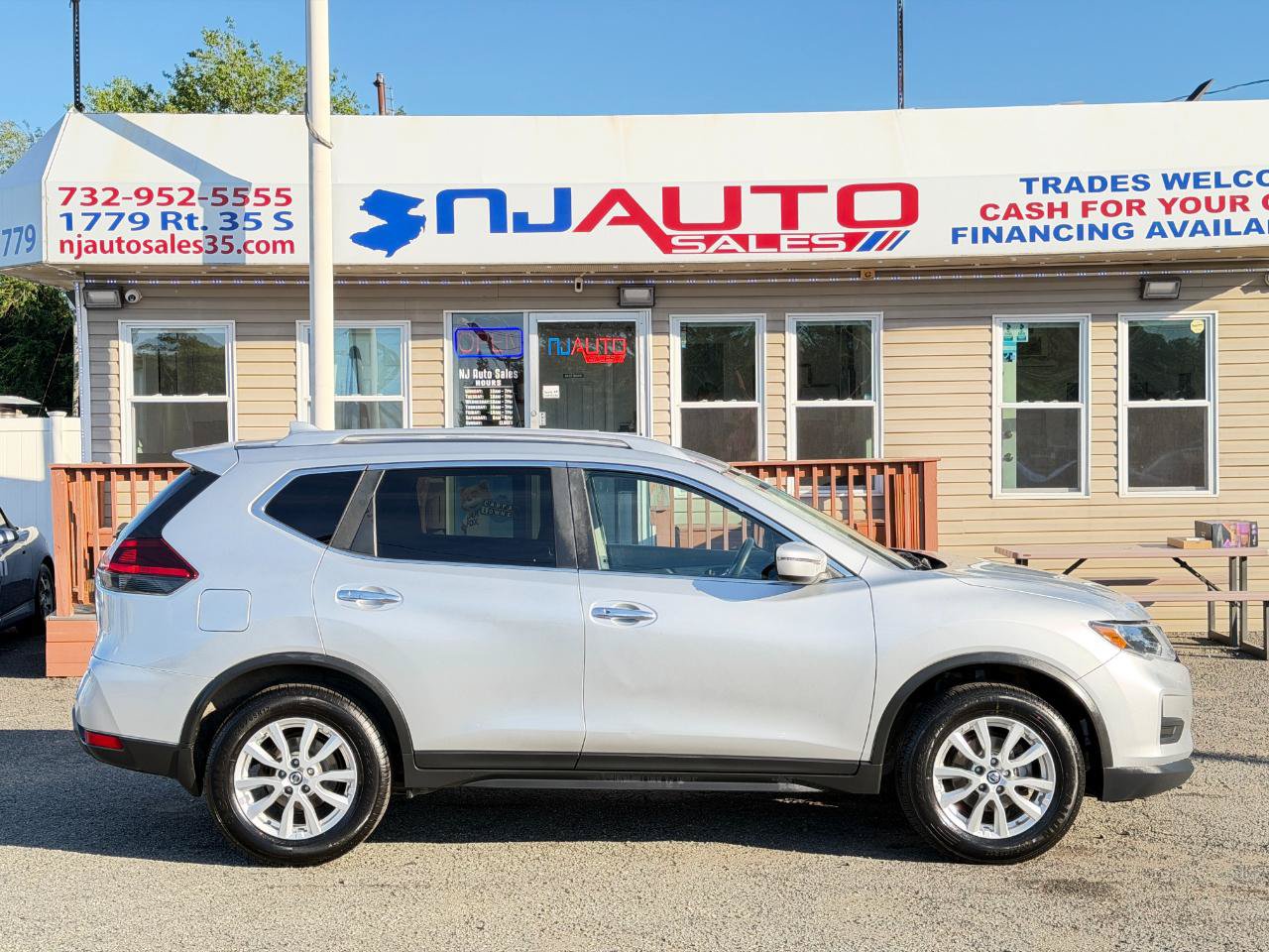 Used 2018 Nissan Rogue SV AWD/4WD image 3