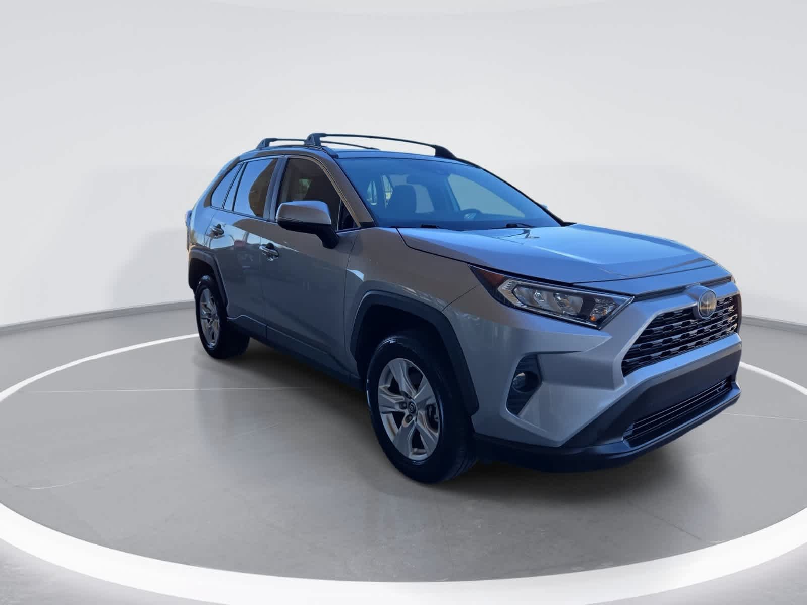 Used 2020 Toyota RAV4 XLE w/ Convenience Package FWD image 2