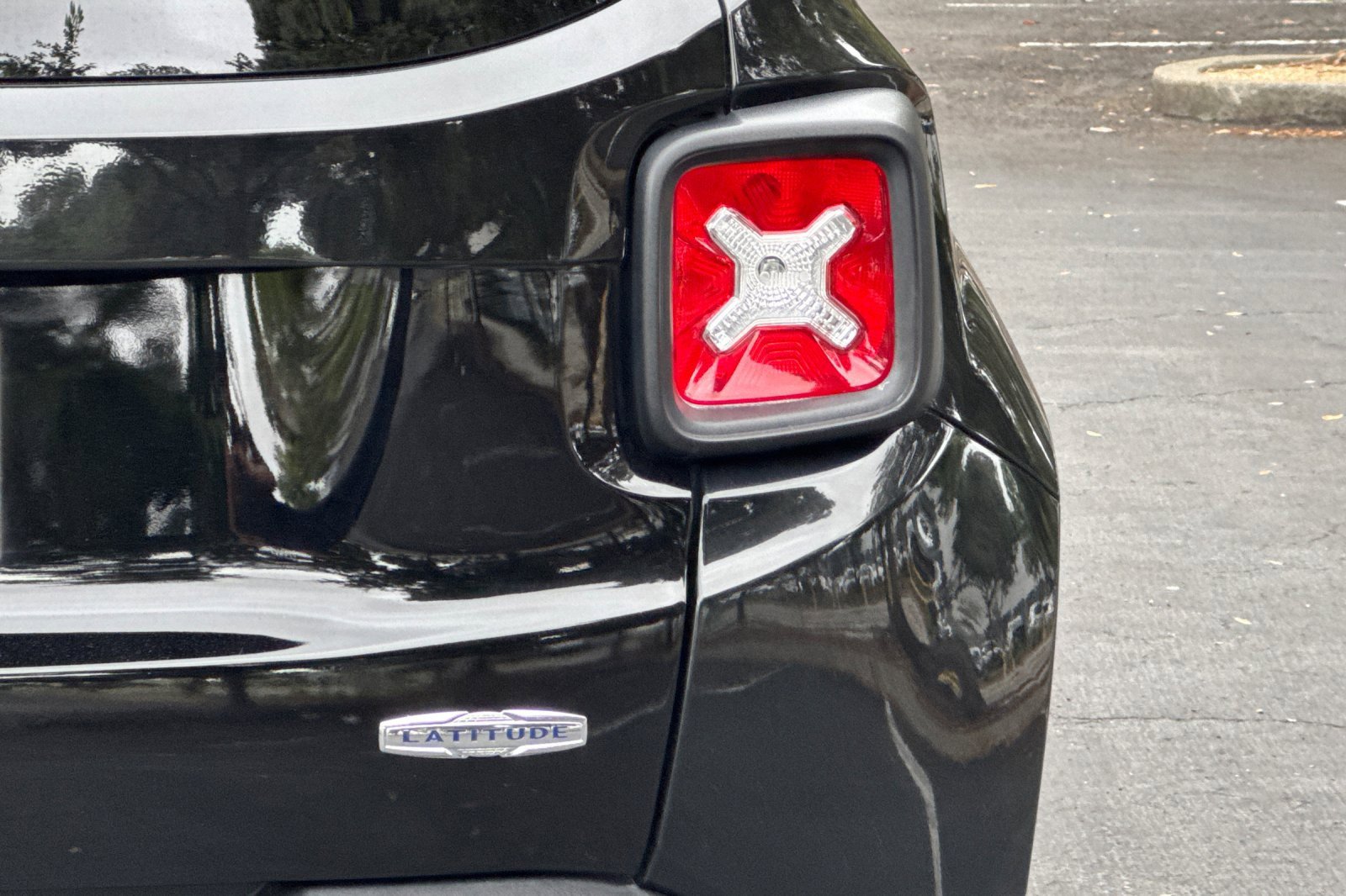 Used 2022 Jeep Renegade Latitude w/ Convenience Group image 34