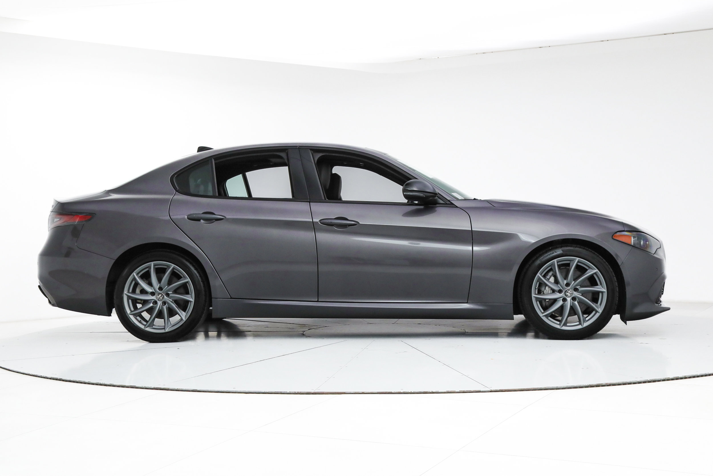 Used 2025 Alfa Romeo Giulia w/ Driving Assist Package image 6