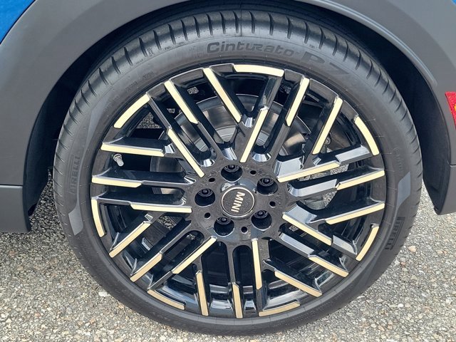 Used 2025 MINI Cooper 2-Door Hardtop image 11