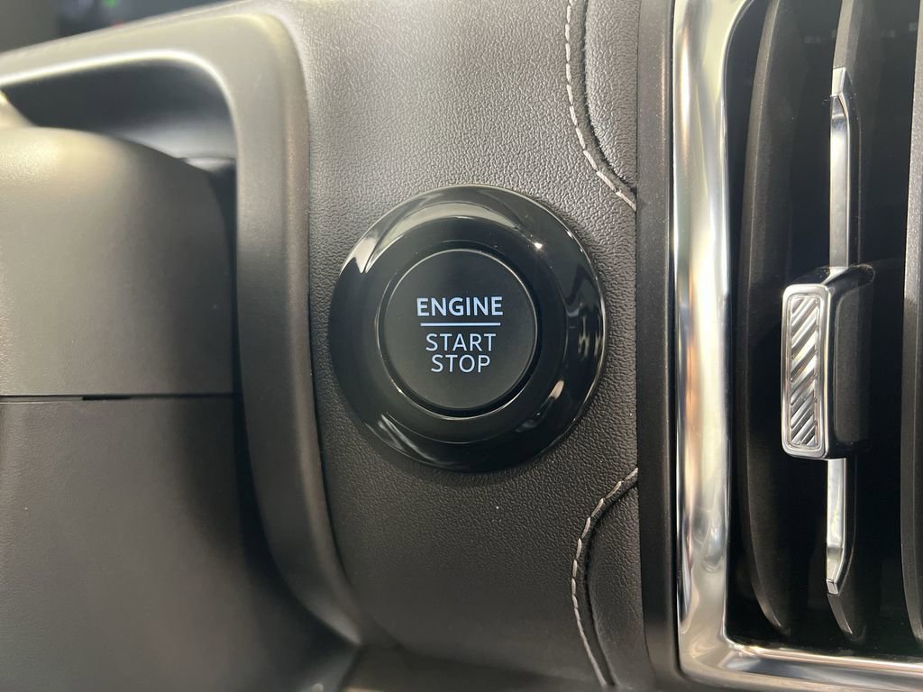 Used 2025 Ford Expedition Platinum image 18