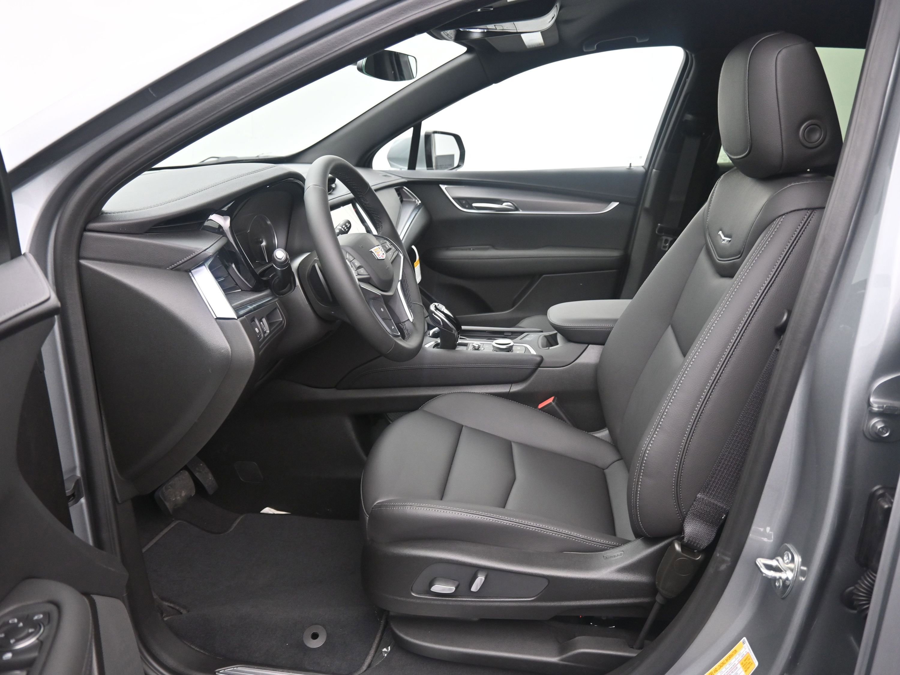 New 2025 Cadillac XT5 Luxury AWD/4WD image 11