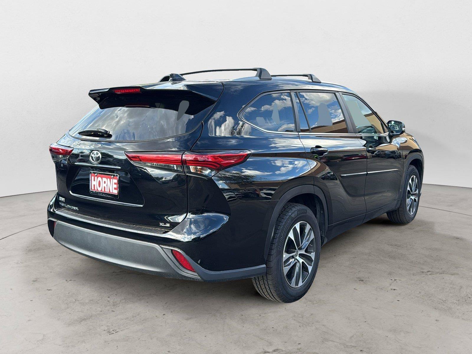 Used 2023 Toyota Highlander XLE FWD image 5