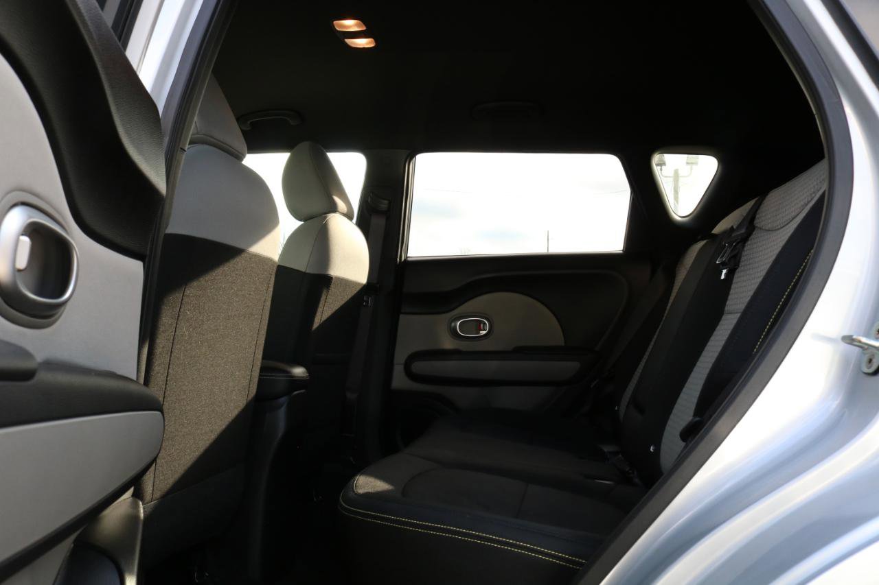 Used 2016 Kia Soul + FWD image 33