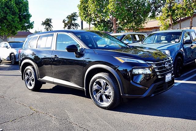 Used 2024 Nissan Rogue SV FWD image 6