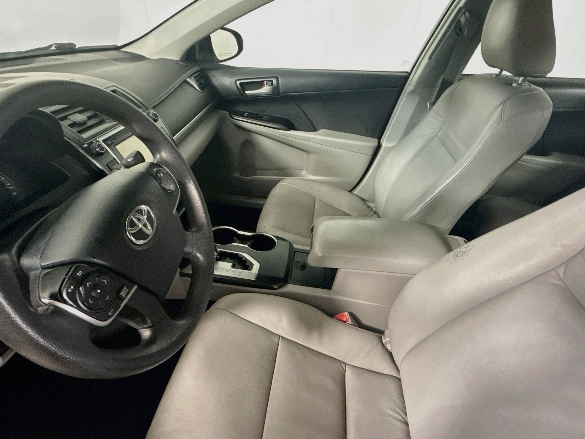 Used 2013 Toyota Camry LE FWD image 18