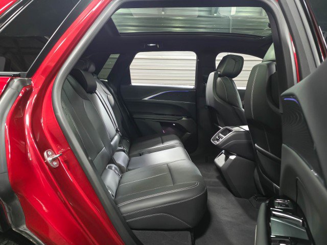 Used 2024 Cadillac Lyriq Sport image 16