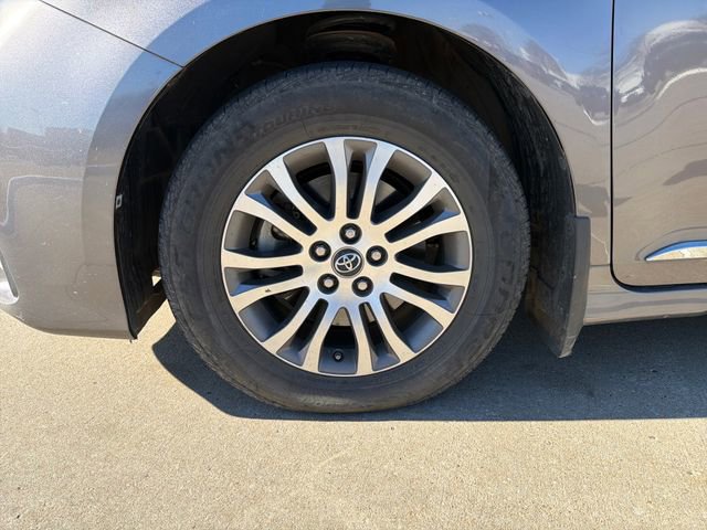 Used 2020 Toyota Sienna XLE image 9