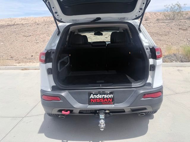 Used 2017 Jeep Cherokee Trailhawk AWD/4WD image 30