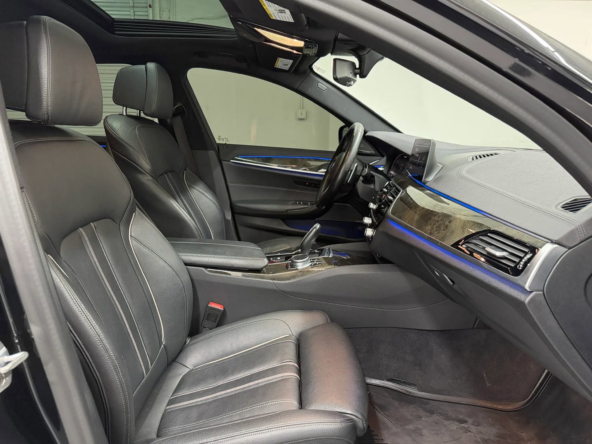Used 2020 BMW M550i xDrive AWD/4WD image 11