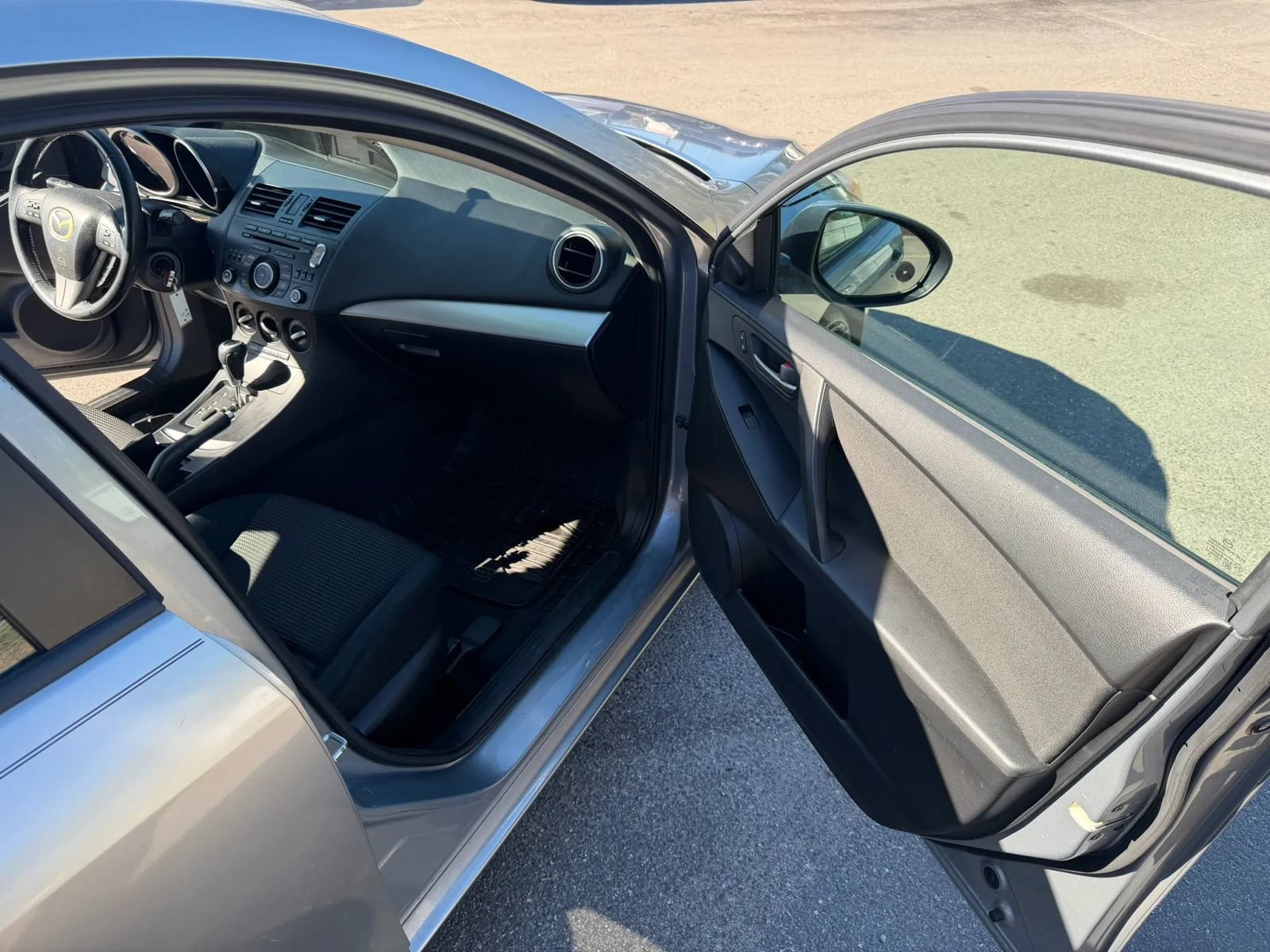 Used 2012 MAZDA MAZDA3 i Touring FWD image 17