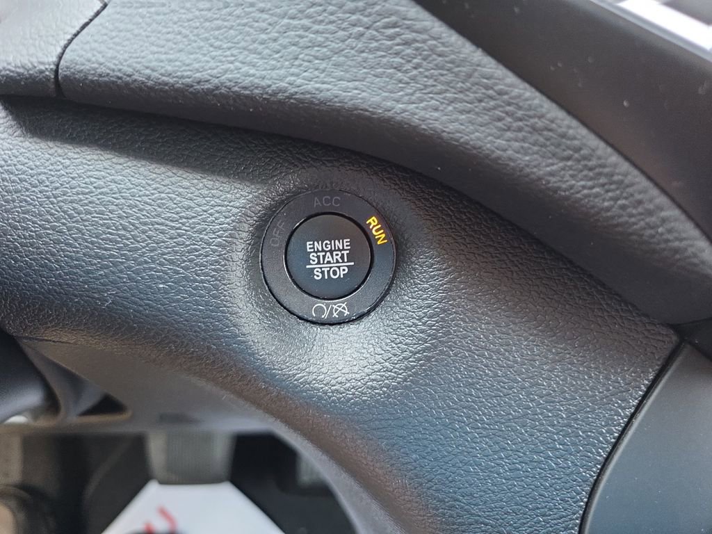 Used 2021 Jeep Cherokee Latitude Plus AWD/4WD image 27