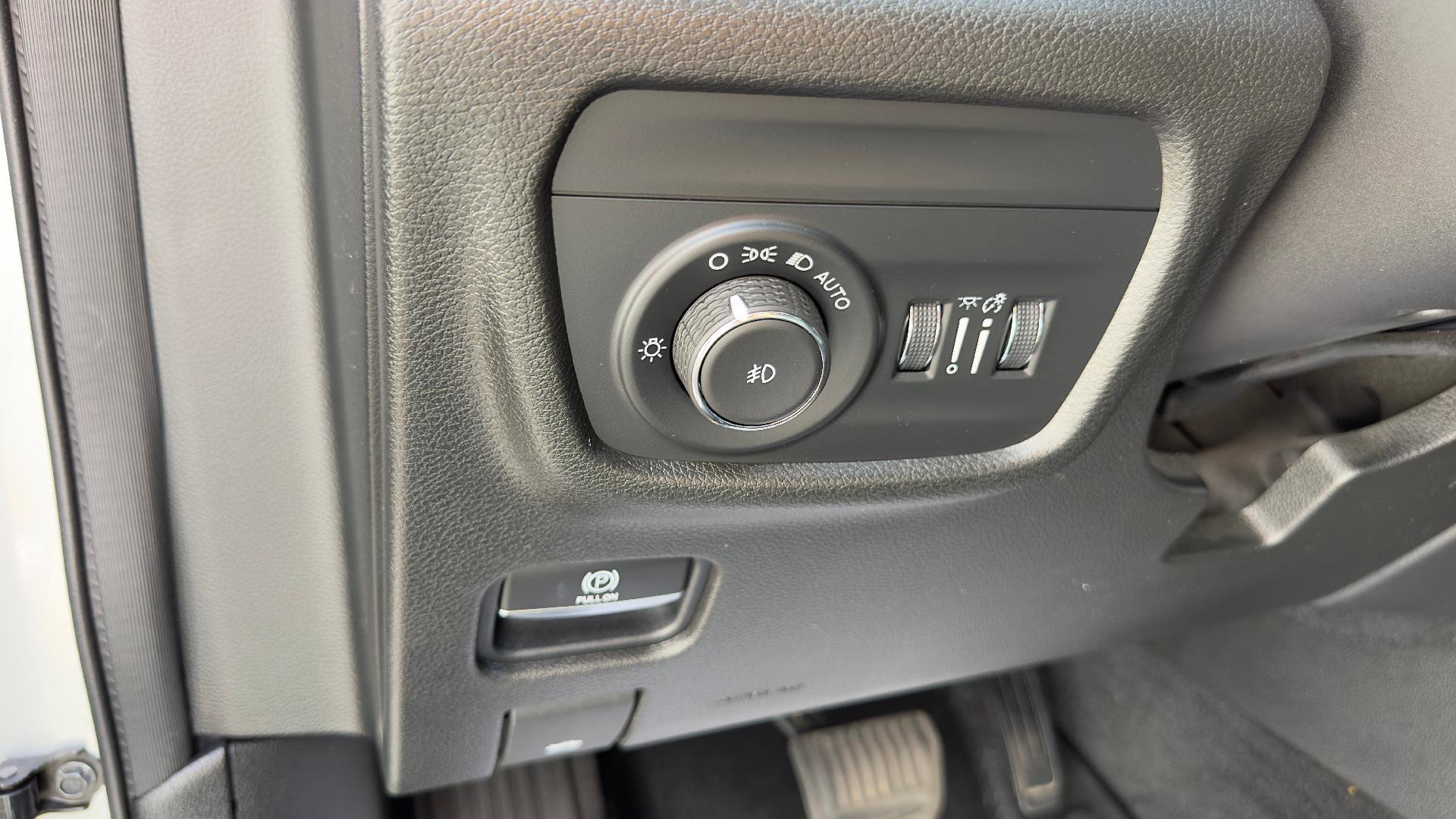 Used 2021 Jeep Grand Cherokee L Limited AWD/4WD image 16