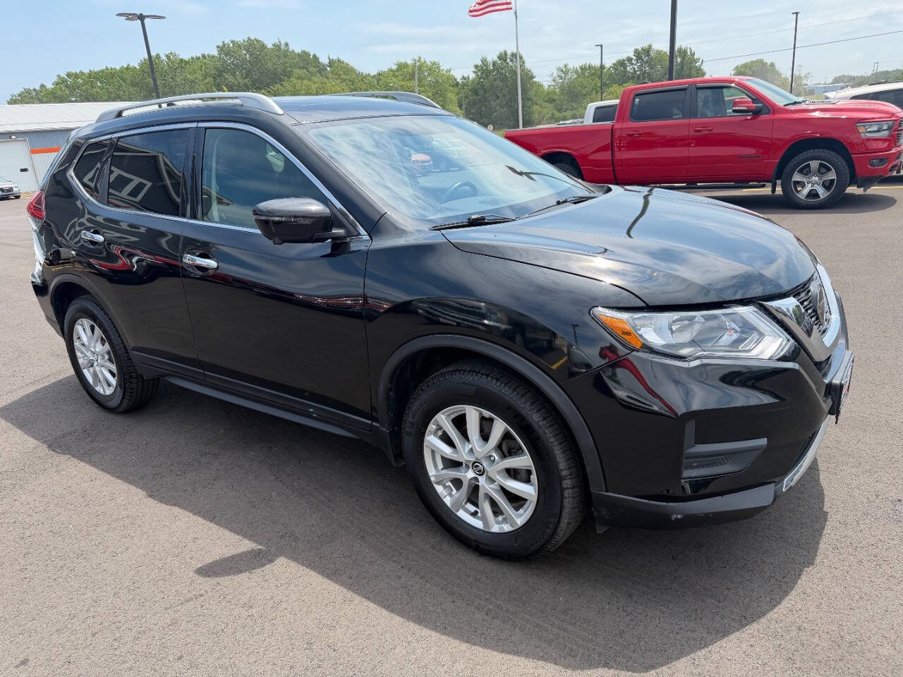 Used 2018 Nissan Rogue SV w/ Sun & Sound Touring Package AWD/4WD image 7